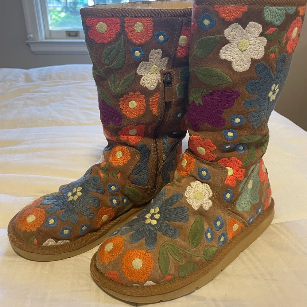 UGG - Wahine Floral Embroidered Boots